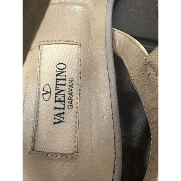 Valentino Garavani Rockstud leather sandals size: 371/2 US 7 - Picture 11 of 12